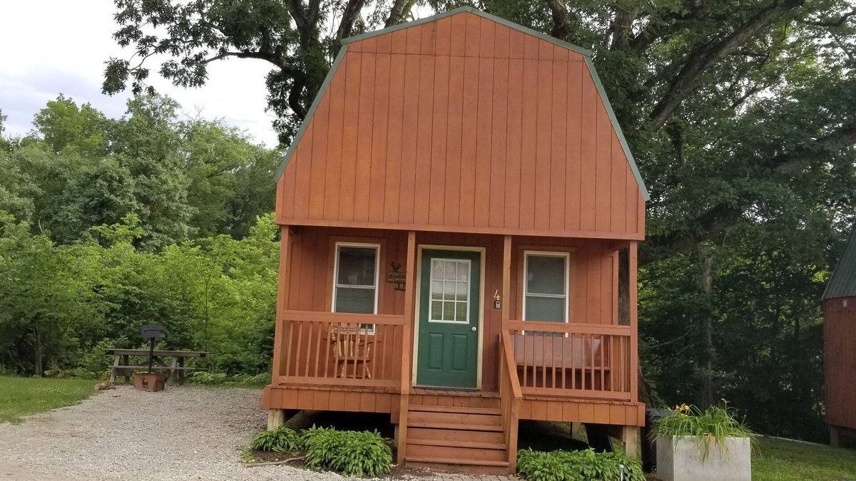 Moscow Cabin | Loft Cabin #4 near beautiful Cedar River.