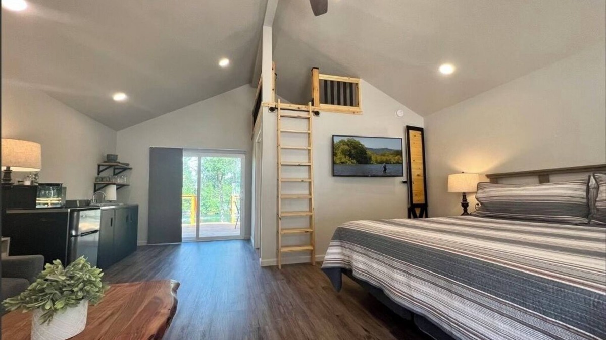 Fruitdale Cabin | Loft Cabin 4 - Rogue River Resort