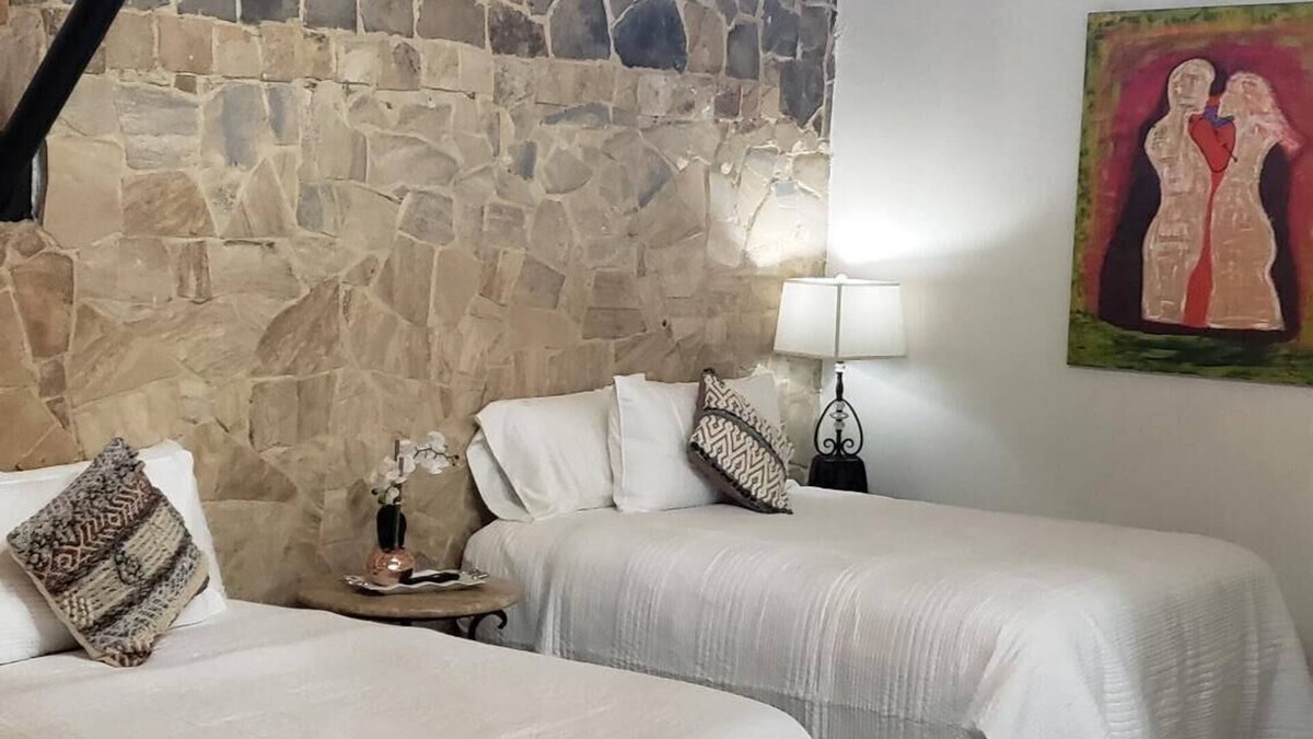 Western Division Apartment | Loft centrally-located place 1 Room Two Beds #3