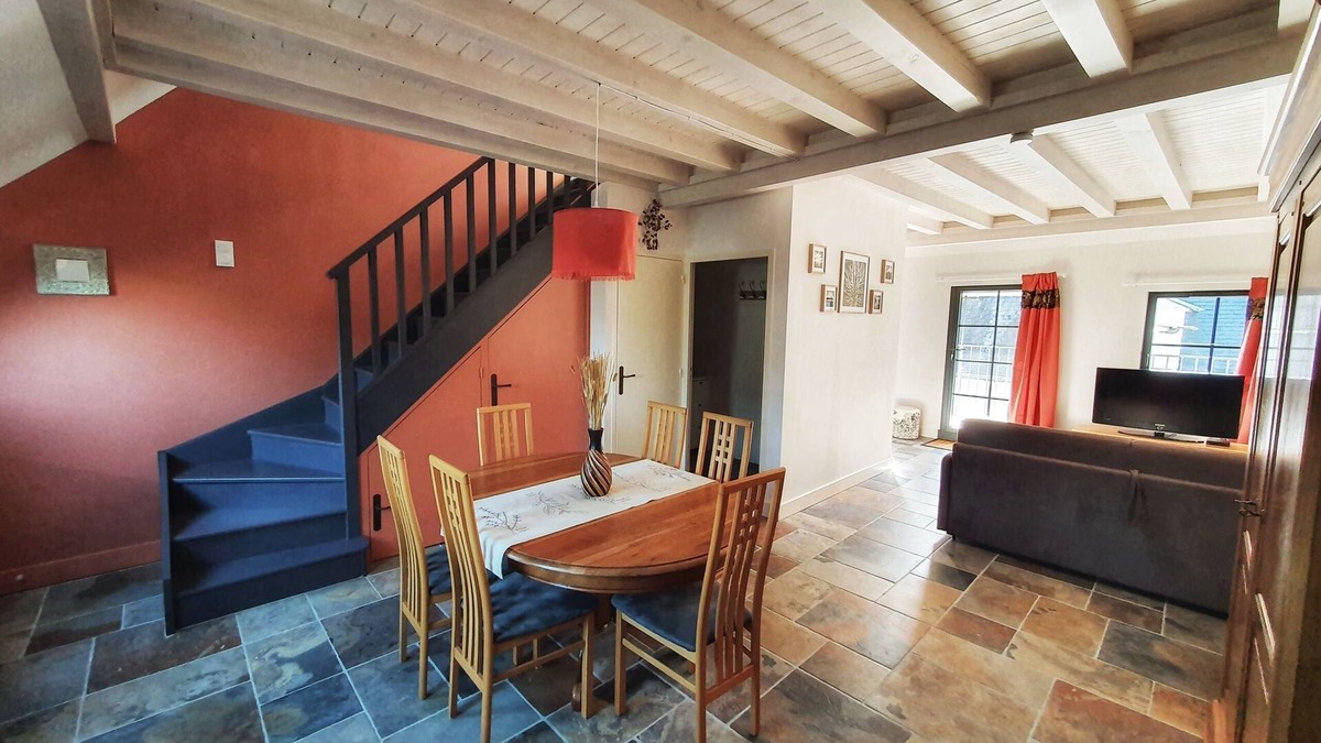 La Charite-sur-Loire Apartment | Loft chêne, beautiful duplex with balcony