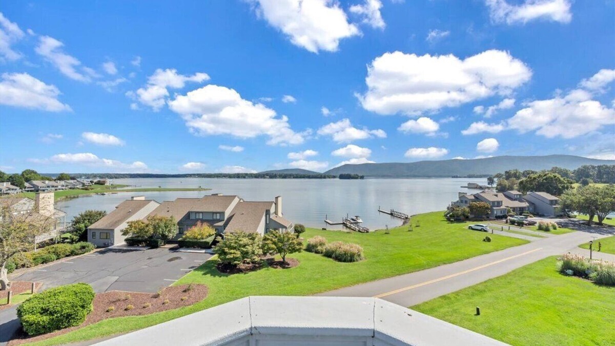 North Shore Condo | Loft Condo with Stunning Lake Views