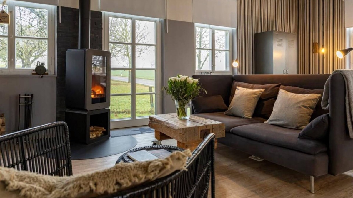 Blaufelden House | Loft design - heat cabin, fenced garden, fireplace