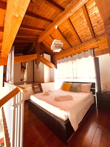 Cremona Apartment | Loft Dei Lupi 260m dal Duomo FreeParking