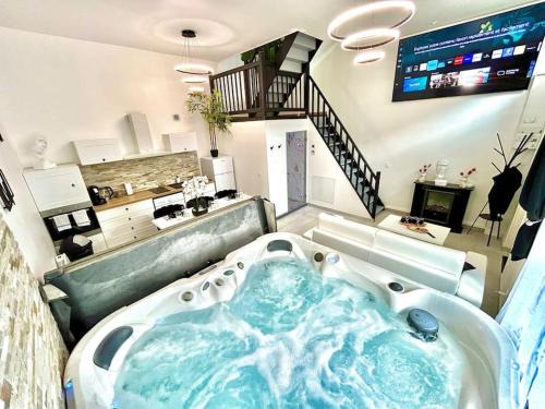 Pont-sur-Yonne Apartment | loft des désirs hammam, jacuzzi
