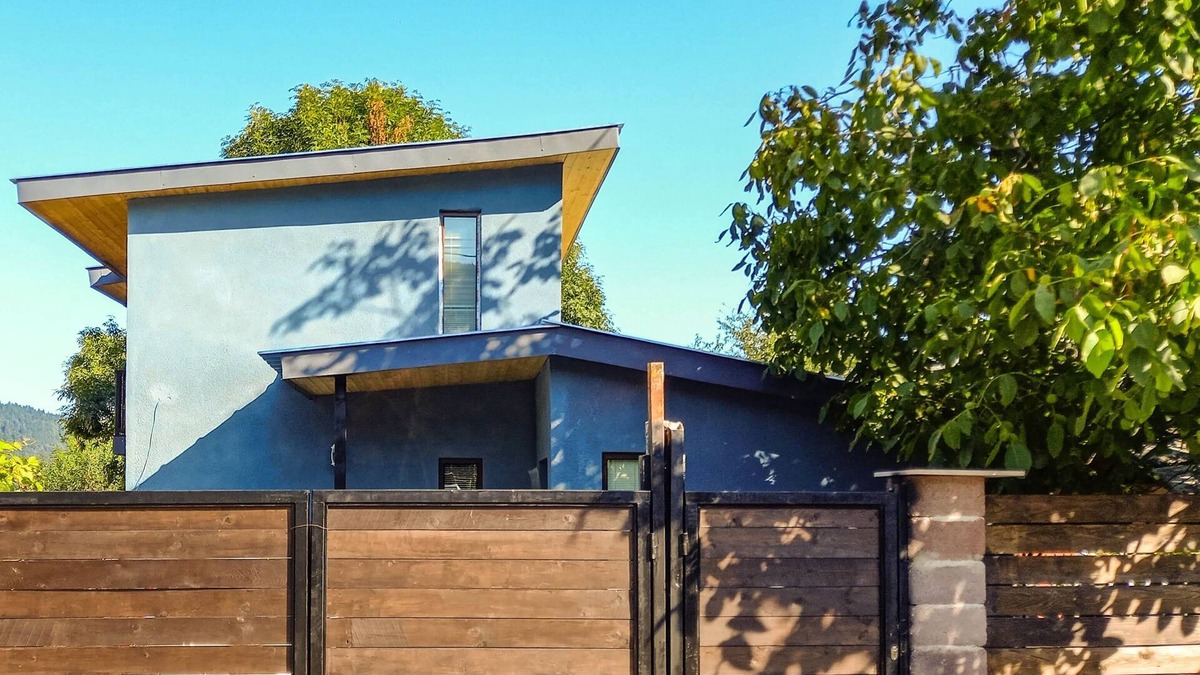 Likani Cottage | Loft House - 5 minutes to the City center. Pet-Friendly with isolated yard
