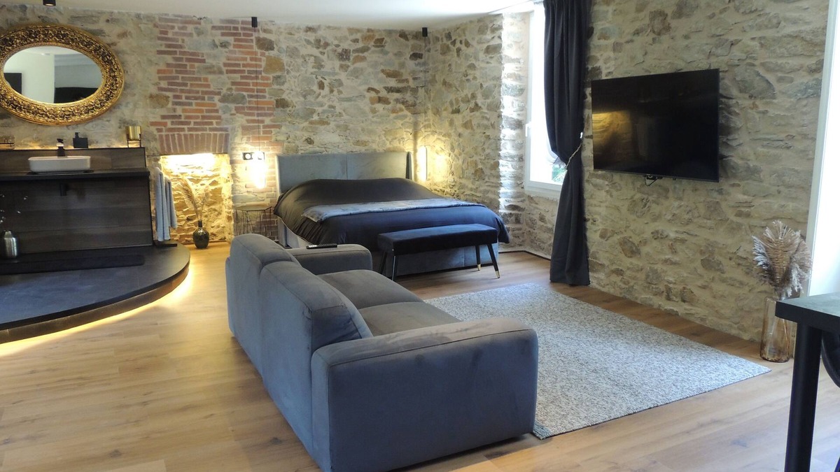 Saint-Dolay Bed & Breakfast | Loft in 18th century water mill