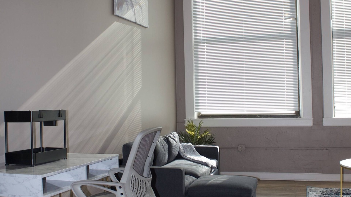 Downtown Cleveland Apartment | Loft in Cleveland | Fast Wi-Fi | Fireplace |
