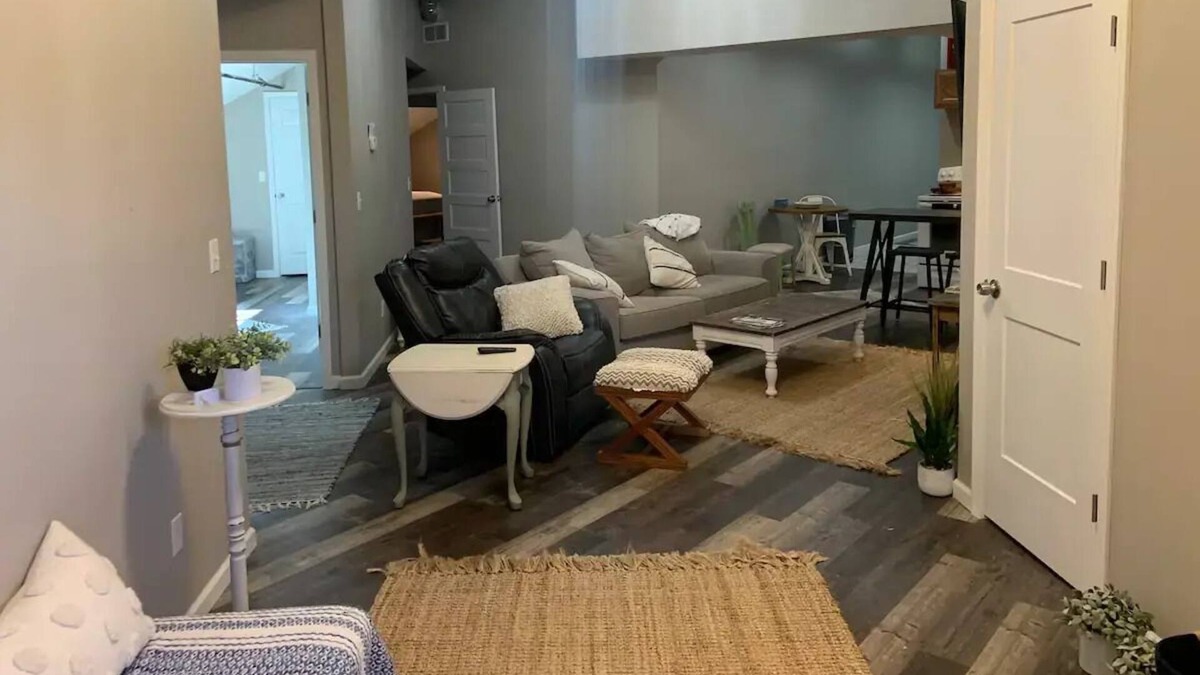 Mount Clemens Apartment | Loft in Mount Clemens VERY COOL