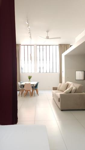 14th Arrondissement Apartment | Loft Moderne et Lumineux