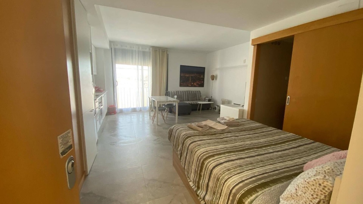 Terrassa Apartment | Loft Moderno en Terrassa, Ideal Parejas. Wifi. PK