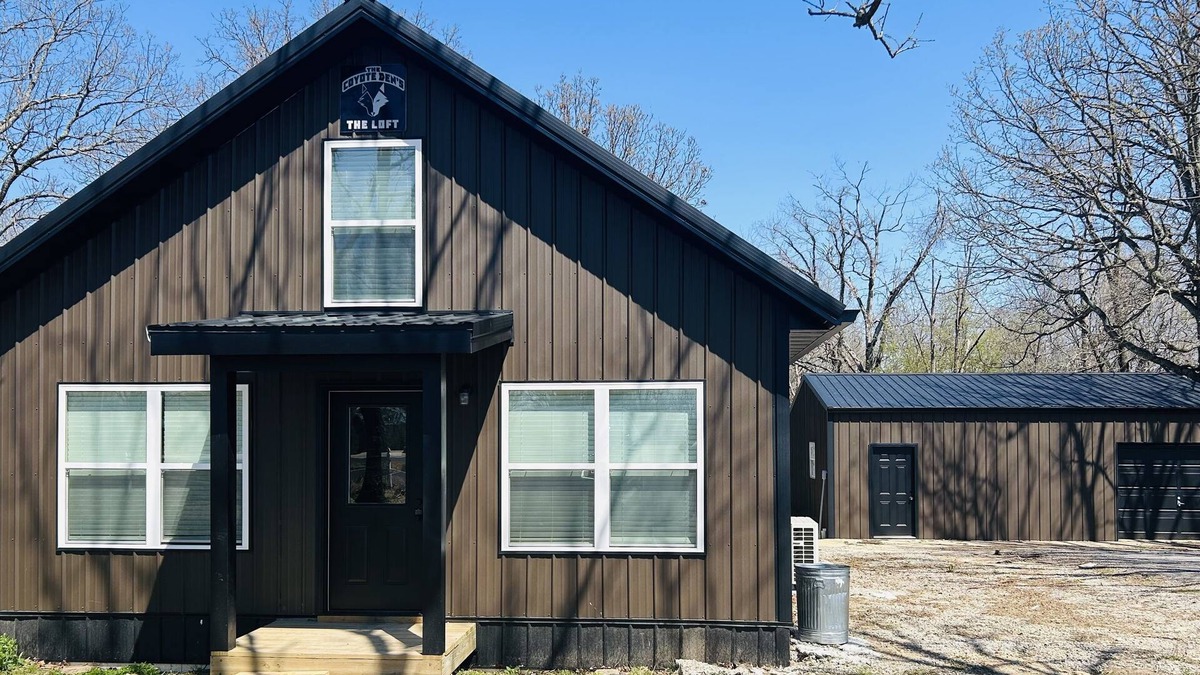 Lebanon House | Loft near Bennett Springs State Park