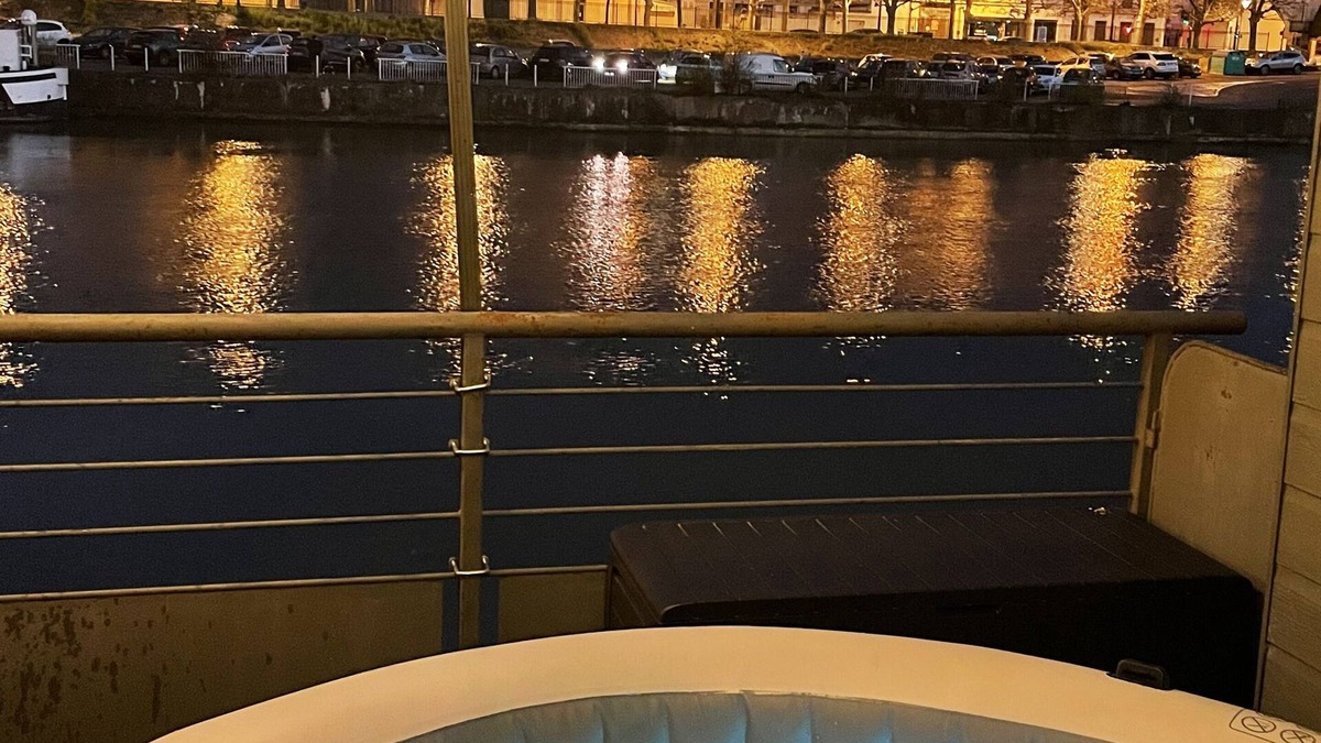 Margny-les-Compiegne Boat Rental | Loft on the water in the center of Compiegne