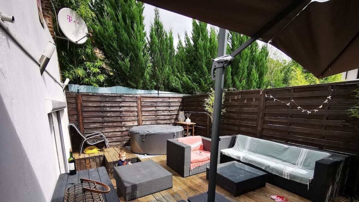 Montreuil Apartment | Loft Paris Beach + exterior #Jacuzzi #Barbecue