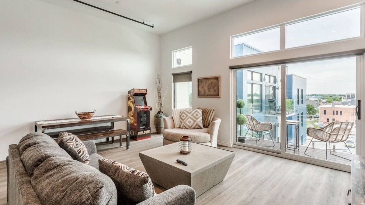 Wyandotte Apartment | Loft Penthouse 2 Balcony Arcade 2 Bed Pool and Gym