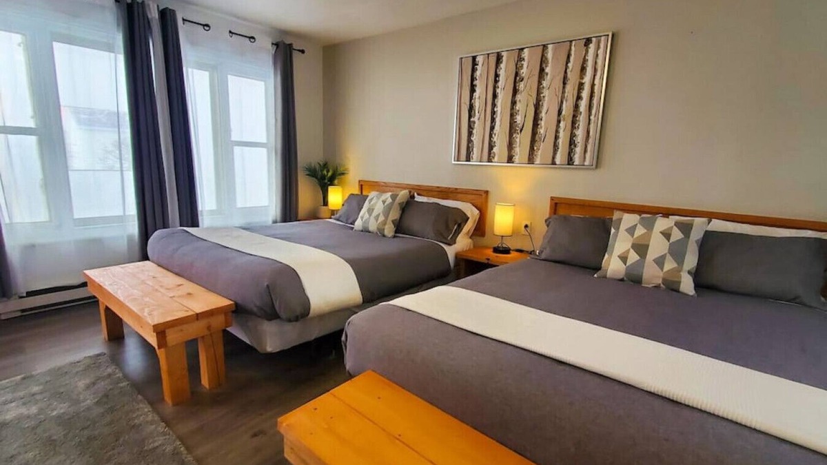 Ste Anne de Beaupre Apartment | Loft River and Mountains 8
