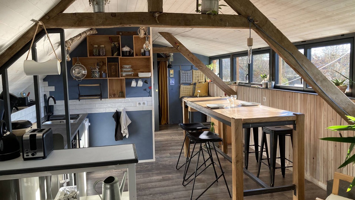 Saint-Cernin-de-Larche Apartment | Loft south for 2 to 7 people, kitchenette. Access to the hostel's common areas.