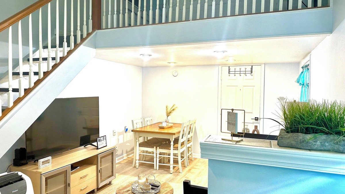 Northwest Apartment | Loft Space Minutes from Beach