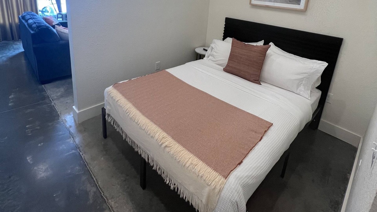 Jonesboro Apartment | Loft steps away from restaurants & coffee shops