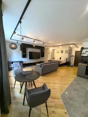 Ochota Apartment | Loft studio KWADRAT Jerozolimskie