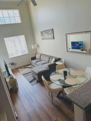 Culver - West Apartment | Loft Style,2 Beds ,Flexible self check in,Pool