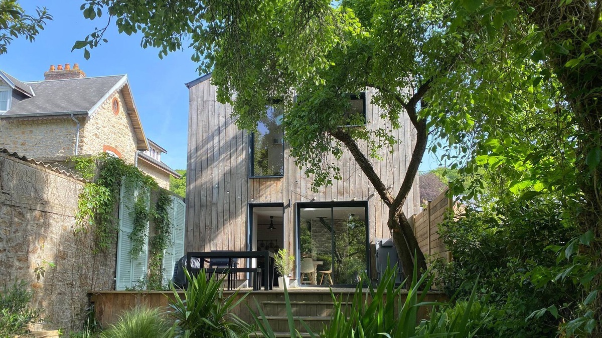 Saint-Jean-le-Thomas House | Loft-style home in the Bay of Mont St. Michel