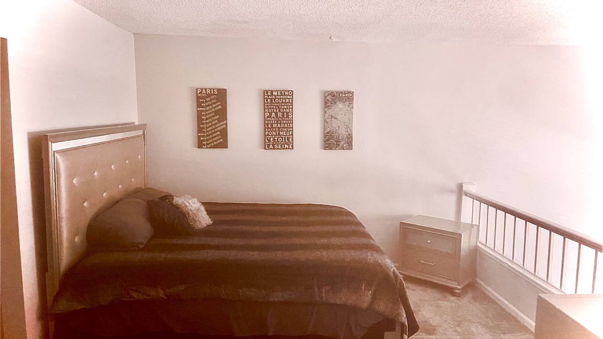 Clarkston Apartment | loft style unit. perfect for a relaxing getaway,15 min from shopping and more!