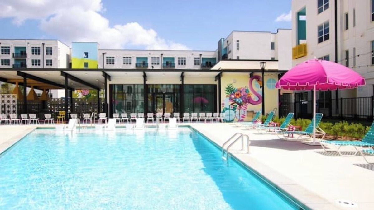 Chosewood Park Apartment | Loft w/ 2 double suite 5 minutes walk to belt line