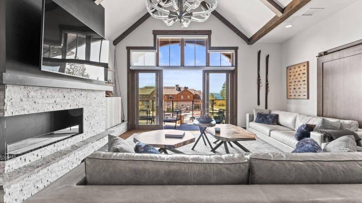 Stateline Condo | Loft w/spectacular lakeviews 4,217 sqft. 5 bed, 6 bath