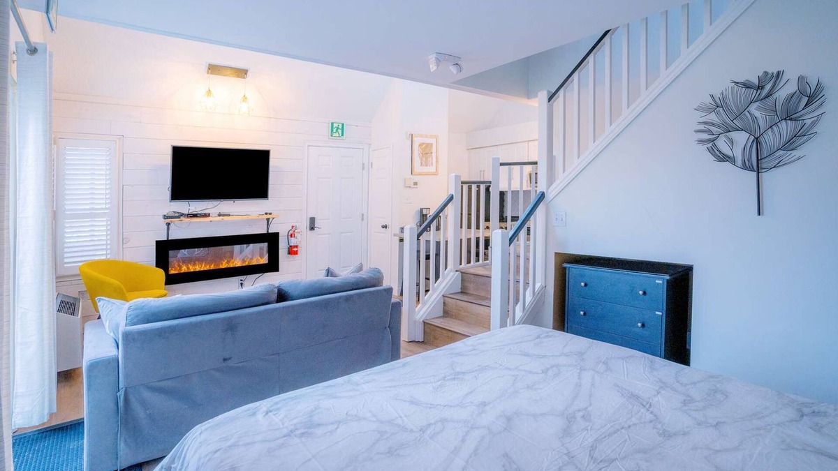 Craigleith Condo | Loft with a View of Blue - Wifi, Linens/Towels Included