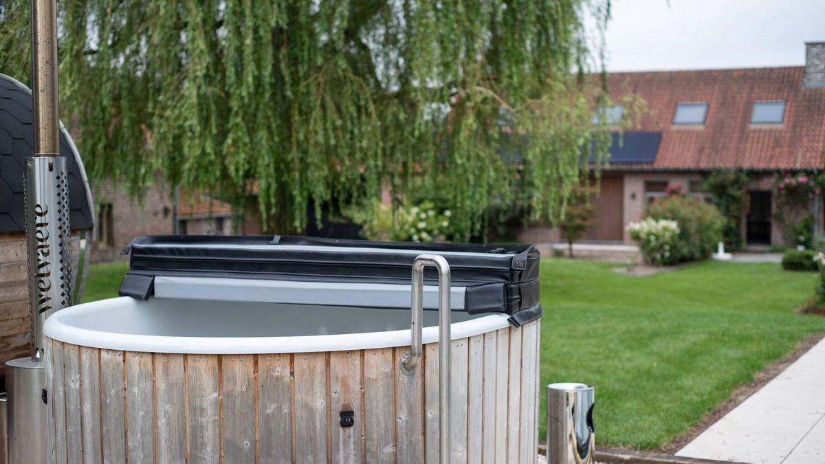 Ellezelles House | Loft with Private Sauna, Hot Tub and Covered Pool!