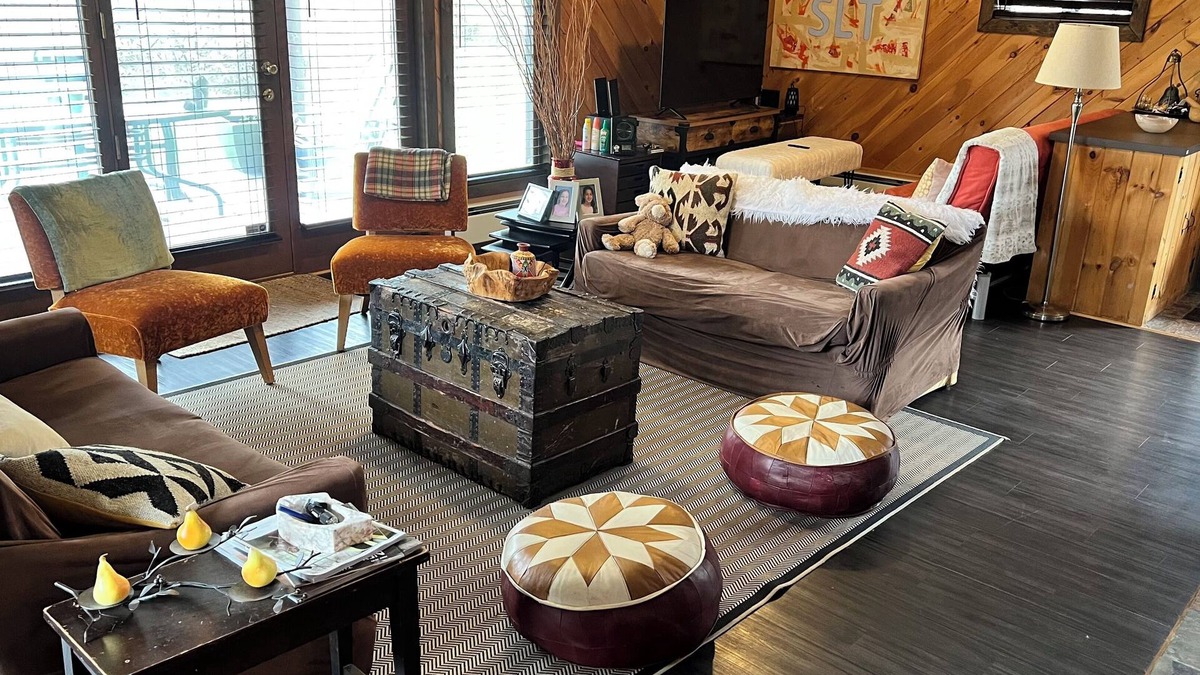 Roscoe Ski Chalet | Lofted farmhouse in charming Roscoe non the Beaverkill river