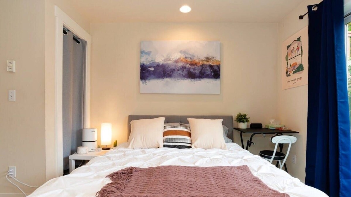 Miller Park Apartment | Loftium | Cozy spot w backyard tucked in unbeatable location