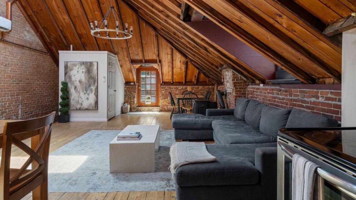 Parkside Apartment | Lofty Ambition | Stunning West End Rooftop Retreat