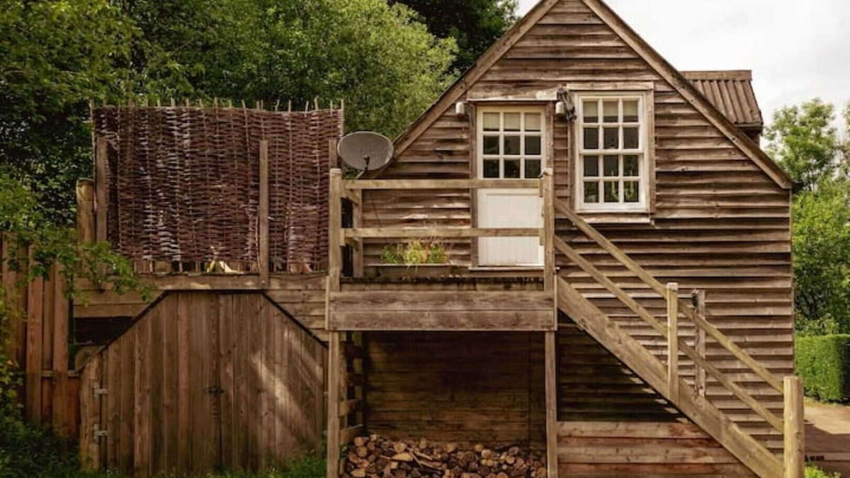 Bath House | Lofty first floor barn conversion in stunning secluded setting.