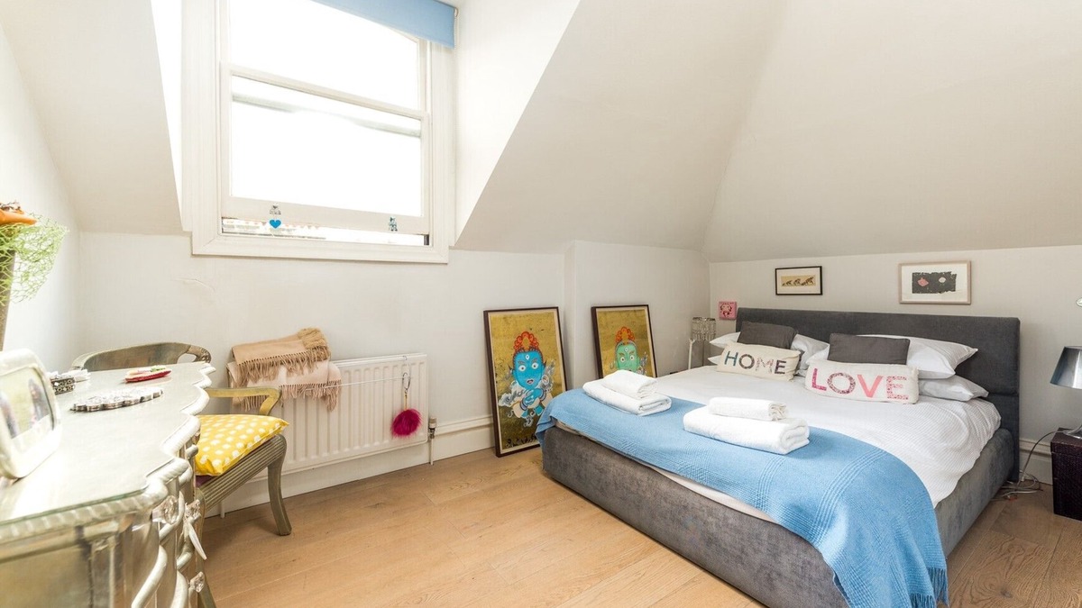 Earl's Court Apartment | Lofty Ideals - One Bedroom Apartment, Sleeps 4