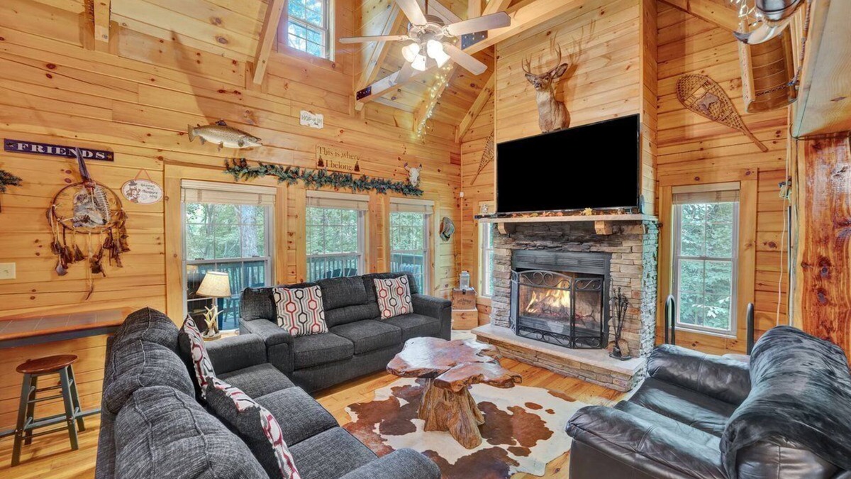 White Haven Cabin | Log Cabin 2 acres borders Lehigh River & Trail-Game room, Bar, Fire Pit, hot tub