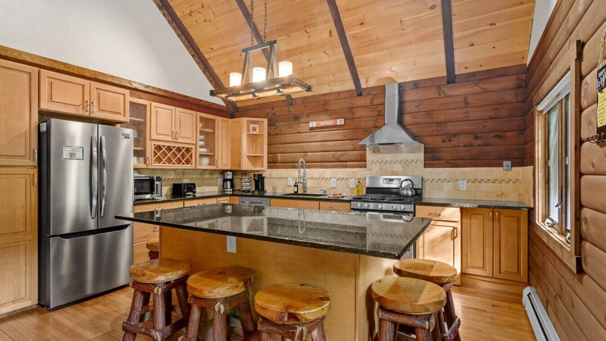 Highmount Apartment | Log Cabin 2min to Belleayre Base Lodge EV Charger