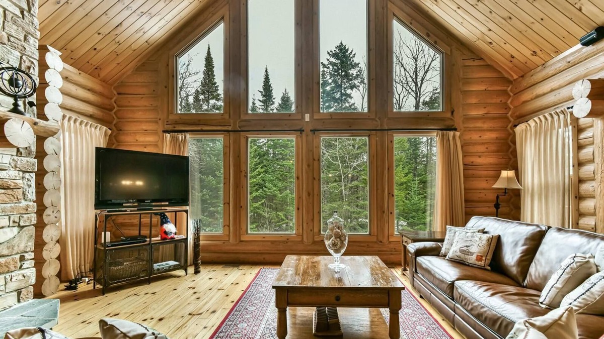 Fiddler Lake Resort Cabin | Log cabin 4 bdrms, spa, indoor& outdoor pool, lake beach, Fiddlerlake resort