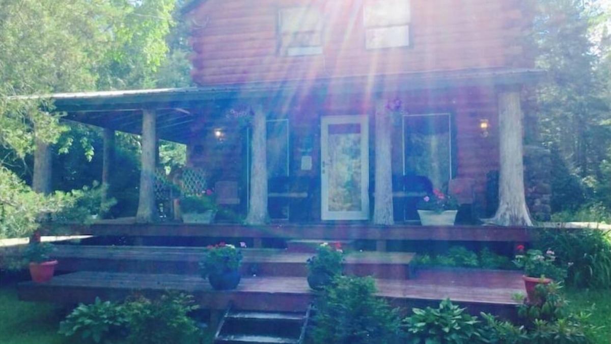 Caroga Lake House | Log Cabin Adirondack Lodge on State Trail System That is “PET FRIENDLY”