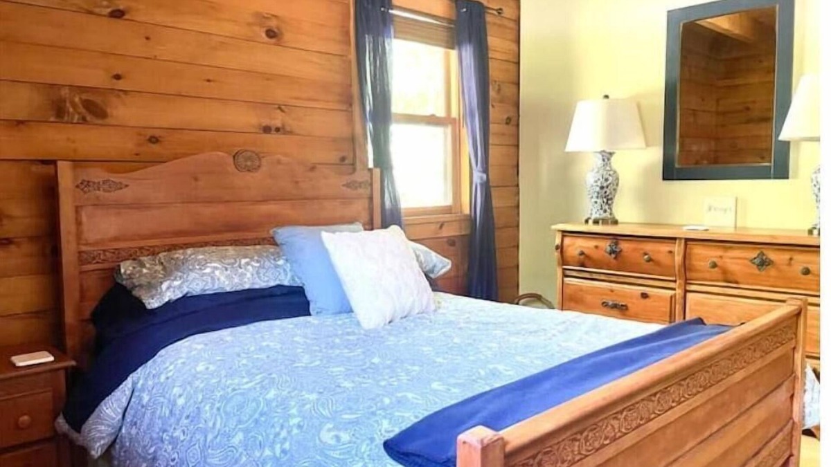 Oliverea Cabin | Log Cabin at the Goat Sanctuary