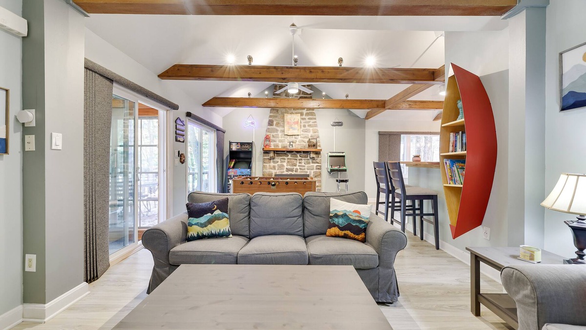 Lake Harmony Cabin | Log Cabin Beauty w Hot tub, Arcade Games with modern amenities throughout