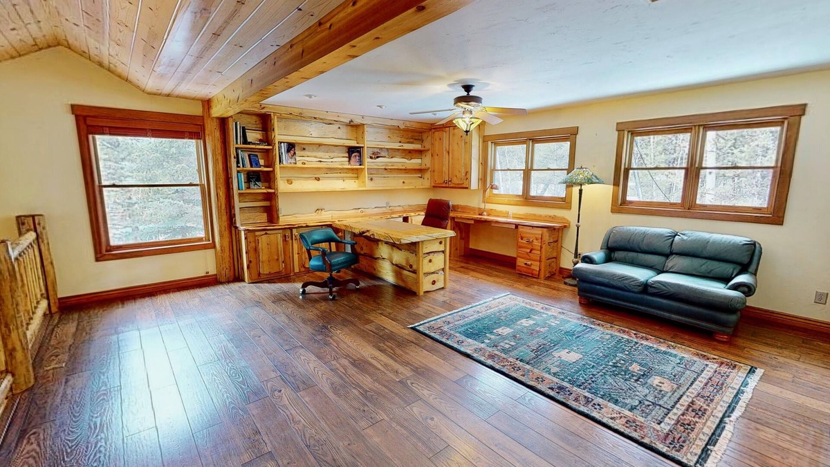 Moran House | Log Cabin close to National Parks