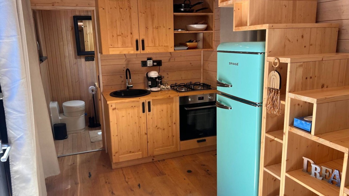 Cahuzac-sur-Vere Cabin | Log Cabin-Deluxe-Ensuite with Shower-Countryside view