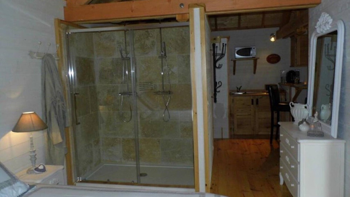 Fichous-Riumayou Cabin | Log Cabin-Deluxe-Whirlpool bath-Countryside view-Gîtes de France