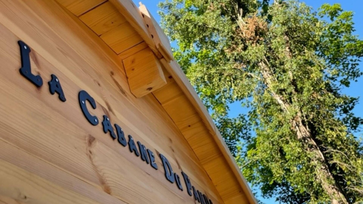 Abrest Cabin | Log Cabin-Deluxe-Ensuite with Shower-Woodland view