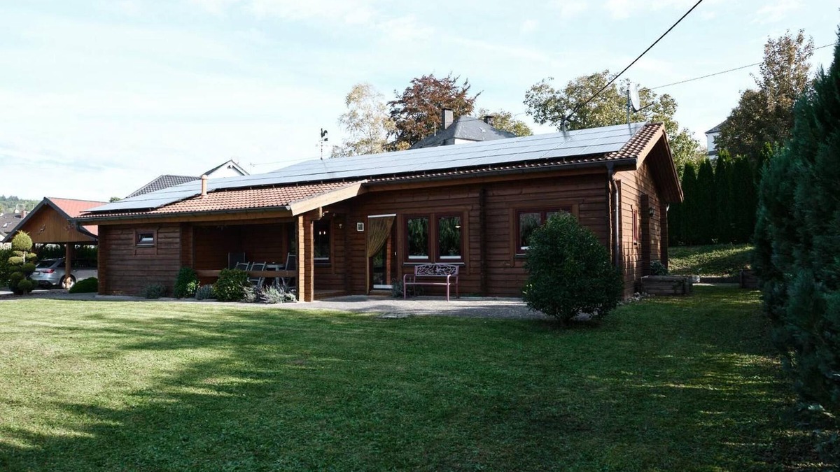 Oberkail House | Log Cabin 'Eifel' with Private Garden and Wi-Fi