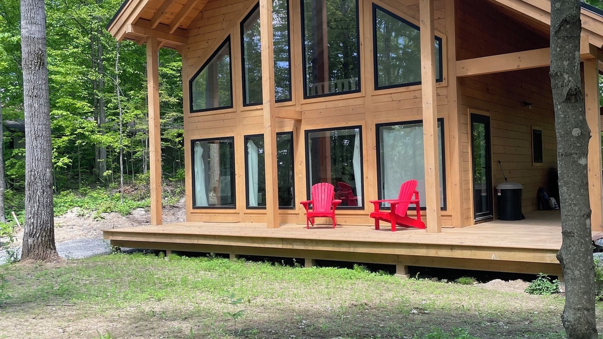 Greater Madawaska Cottage | Log Cabin - Enjoy Nature’s Playground, Dining, Adventure - Calabogie