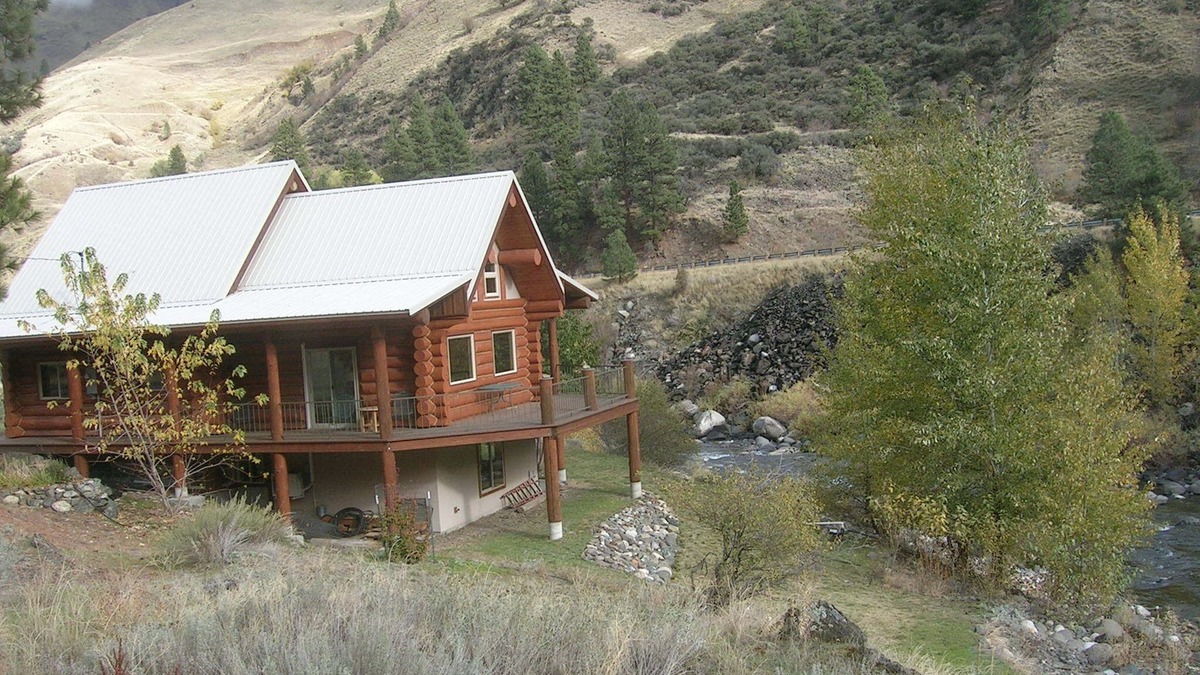 Riggins Cabin | Log cabin for salmon, fishing, hiking, cross-country skiing, 50 minutes to ski