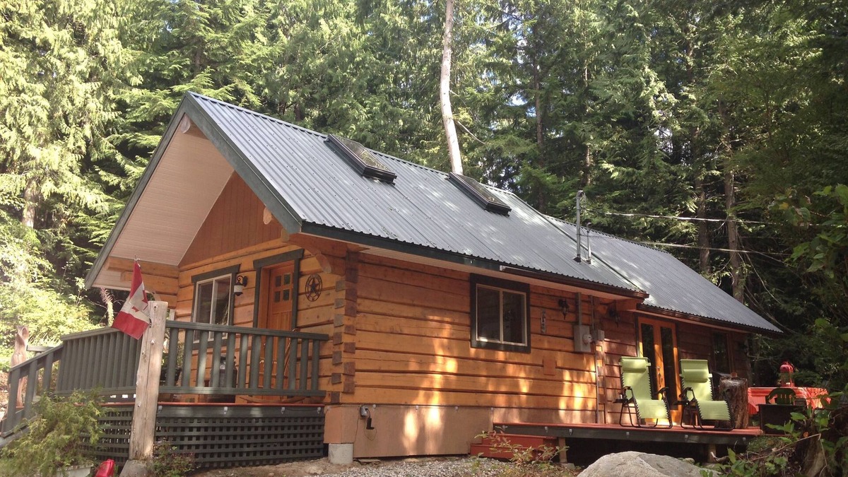 Roberts Creek Cabin | Log Cabin Fully Equipped. Up to 2 Adults + 3 Children. Dogs Welcome!