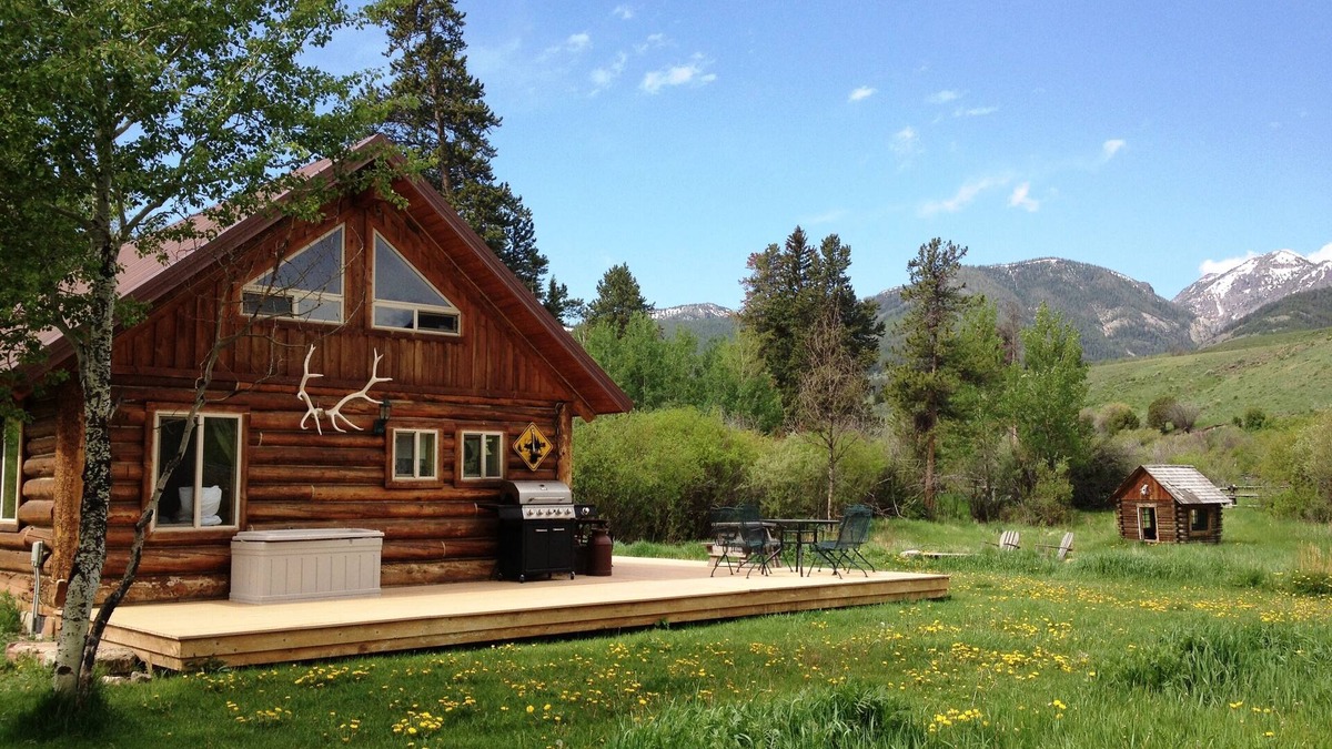 Gardiner Cabin | Log Cabin Getaway On Ranch close to Yellowstone Park